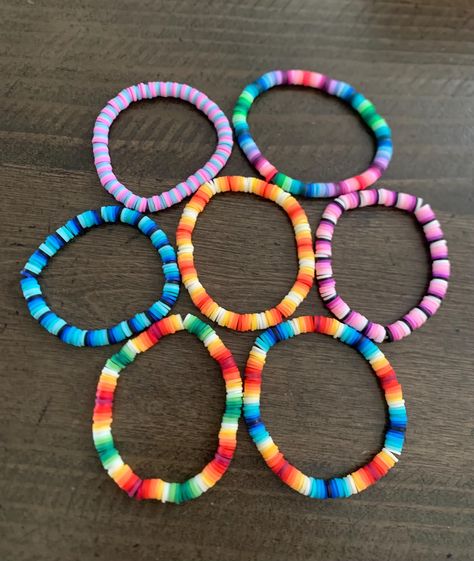 -one elastic heishi bracelet Flatbead Bracelet Ideas, Ombre Clay Bead Bracelet, Cute Clay Bead Bracelets, Clay Beads Ideas, Bracket Ideas, Clay Bead Bracelet Ideas, Handmade Jewelry Display, Heishi Jewelry, Make Clay Beads