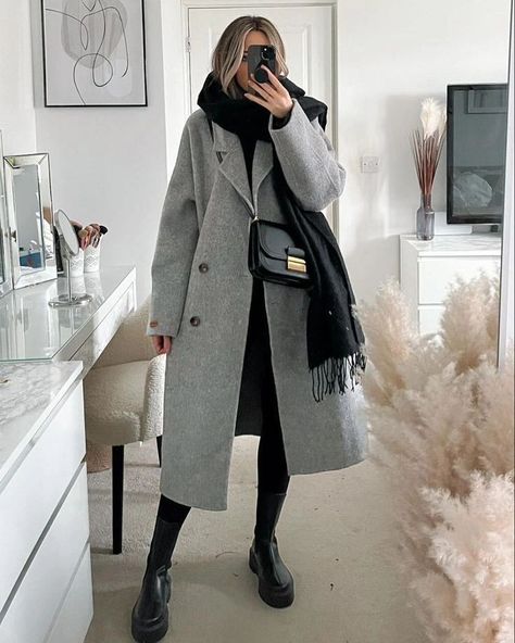 Grey Coat Outfit, Natural Outfit, Wool Coat Outfit, Mantel Outfit, Nyc Winter Outfits, Winter Coat Outfits, Cute Thanksgiving Outfits, New York Outfits, Gray Coat