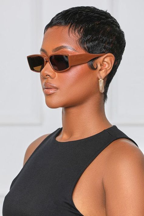 Short Pixie Haircuts: 15 Ideas for a Stylish Look - thepinkgoose.com