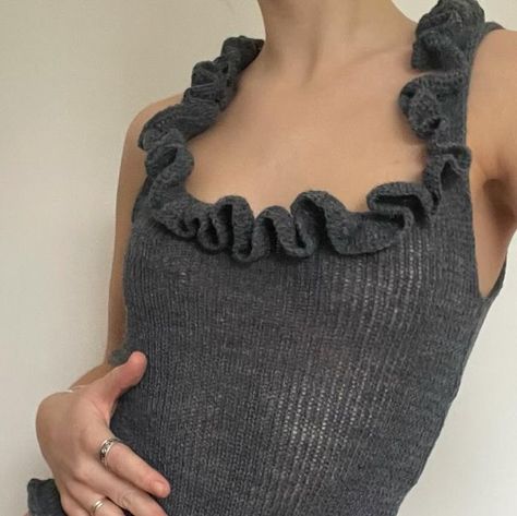 Knit Vest With Buttons, Ruffle Yarn Projects, Knitted Ruffles, Ruffle Vest, Vest Style, Colour Ways, Knitted Vest, Summer Knitting, Vest Fashion