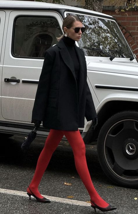 Stockings Outfit Winter, Red Stockings Outfit, Stocking Outfit, Red Pantyhose, Pantyhose Outfit, Colored Tights Outfit, Leggings Winter, Tights Outfits, Red Tights