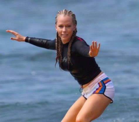 Celebrity White Women with Braids and Cornrows Women With Braids, Braids And Cornrows, White Girl Braids, Beach Braids, Box Braid Hair, Kendra Wilkinson, Summer Braids, Natural Braids, Try On Hairstyles