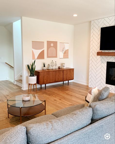 Boho midcentury modern living room decor Midcentury Modern Living Room Decor, Apartment Furnishing, Dublin Apartment, Mid Century Modern Living Room Furniture, Mid Century Living Room Decor, Living Room Vibes, Midcentury Modern Living Room, Mcm Living Room, Tv Center