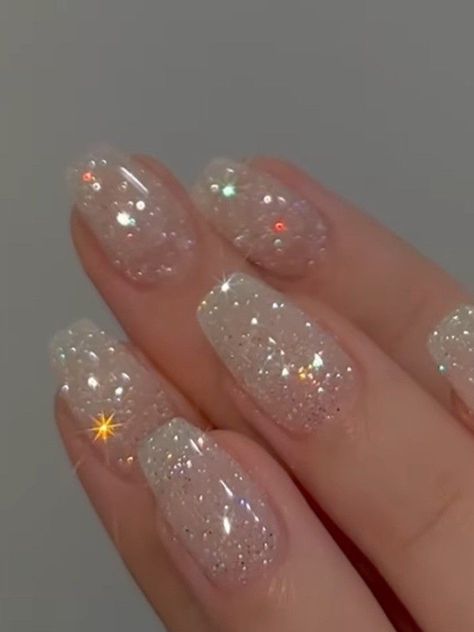 2023 Glitter Nails, Glittery Clear Nails, Wedding Nails Shimmer, Clear Gel Nails With Glitter, Gel Nails Sparkle Glitter, Sparkly Short Acrylic Nails, Glittery Wedding Nails, Shimmer Wedding Nails, Clear Sparkle Gel Nails