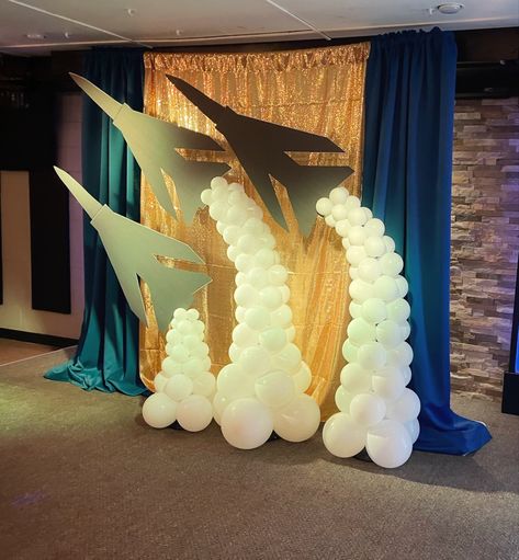 Airlines Theme Party, Air Force Table Decorations, Flight Theme Decoration, Aviation Theme Graduation Party, Aviation Themed Centerpieces, First Class Party Theme, Aviation Party Decorations, Jet Party Theme, Flight Party Theme