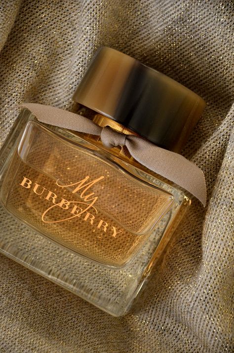 Perfumes Women, Perfume Quotes, Burberry Perfume, Expensive Perfume, Makeup Samples, Perfume Collection Fragrance, Perfume Reviews, Perfume Scents, Perfume Lover