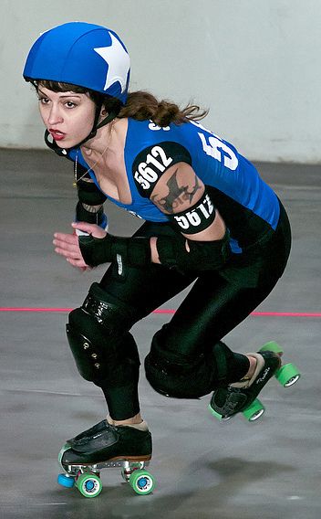 Roller Derby Aesthetic, Dangerous Sports, Kids Roller Skates, Modern Suits, Derby Girl, Action Pose Reference, Roller Skaters, Roller Girl, Anatomy Poses