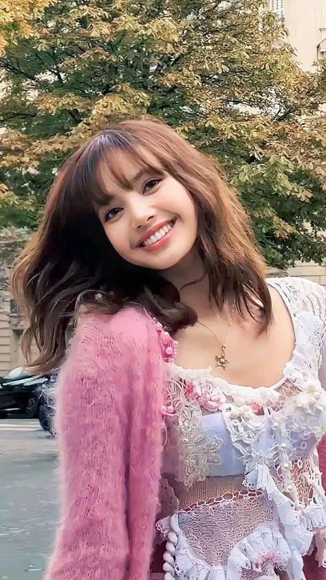 Lisa Black Pink Cute, Lisa Blackpink Wallpaper Aesthetic, Lisa Cute Pics, Kpop Idols Pics, Kpop Wallpaper Blackpink, Lisa In Black, Lisa Wallpaper Aesthetic, Lisa Blackpink Cute, Lisa Core