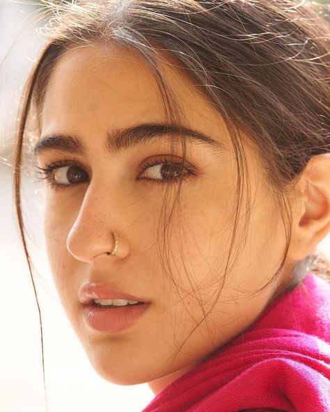 803k Likes, 3,689 Comments - Sara Ali Khan (@saraalikhan95) on Instagram: “Many moods and emotions of Rinku💁🏻‍♀️💕 Loving ❤️ thoughtful 💭 emotional 😿 humoured 🤣 fed up 🤦🏻‍♀️…” Nose Ring Designs, Pori Moni, Nose Ring Jewelry, Actress Hairstyles, Nose Earrings, Indian Nose Ring, Sara Ali Khan, Nose Jewelry, Ali Khan