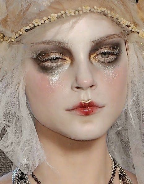 Alien Make-up, Ghost Makeup, Angel Makeup, Drag Make-up, Ghost Party, Jessica Stam, Make Up Inspiration, Avant Garde Makeup, Runway Makeup