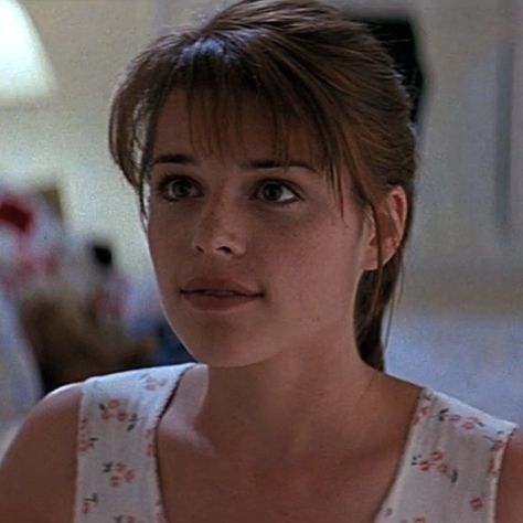 Neve Campbell - Sidney Scream Sydney, Sydney Scream, Sydney Prescott, Sidney Scream, 2000s Makeup Looks, Scream Characters, Sidney Prescott, Scream 1996, Scream 1