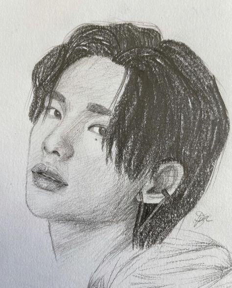 Hyunjin Pencil Sketch, Hyunjin Portrait Drawing, How To Draw Kpop Idols Step By Step, Someone Doing Art, Hwarang Drawing, K Pop Sketch, Mira Drawing, How To Draw Hyunjin, Kpop Idols Sketch