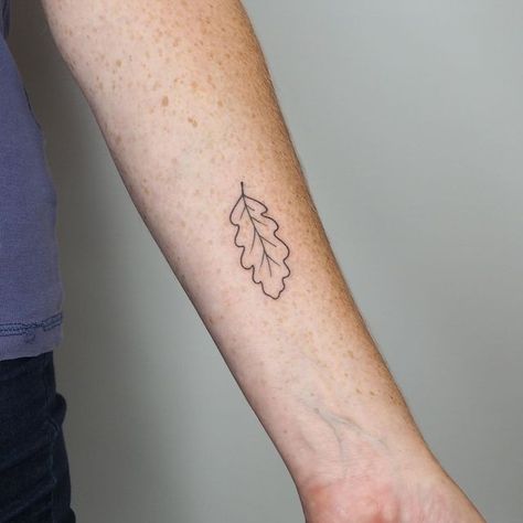 Oak Leaf Tattoo Simple, Tiny Oak Tree Tattoo, Oak Tree Leaf Tattoo, Oak Leaves Tattoo, Sprout Tattoo, Tattoo Numero, Oak Leaf Tattoo, Oak Tattoo, Oak Leaf Tattoos