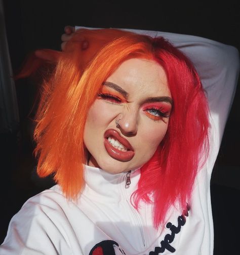 Orange Pink Split Hair, Half Orange Half Red Hair, Half Pink Half Orange Hair, Orange To Pink Hair, Pink Half Hair, Half And Half Hair Color Ideas, Half Orange Hair, Half Split Hair Color, Half Half Hair