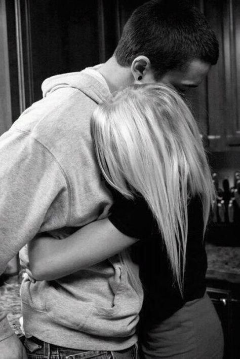 That feeling you get when you hug him and don't want to let go >>> Tall Boyfriend, Love Hugs, Online Dating Apps, Dont Let Go, Teenage Love, Teen Love, Couple Relationship, Boyfriend Goals, Hopeless Romantic