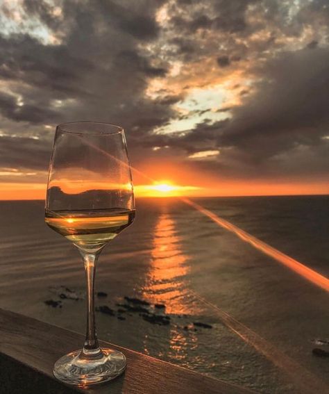 Weekend Aesthetic, Fairytale Photography, Wine Down, Cute Instagram Pictures, Angel Aesthetic, Ocean Scenes, Winter Wallpaper, Sunset Wallpaper, Beach Living