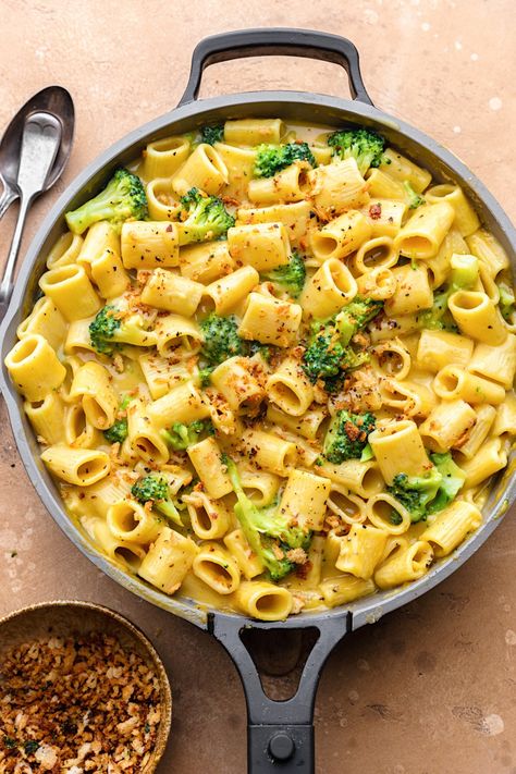 Vegan Broccoli Cheese Pasta with Garlic Breadcrumbs #pasta #macncheese #broccoli #dairyfree #vegan #garlic Breadcrumb Pasta, Cheesy Broccoli Pasta, Cheese And Broccoli Pasta, Cheesy Pasta Sauce, Lentil Ragu, Pasta With Garlic, Summer Pasta Recipes, Main Recipes, Healthy Vegan Dinner Recipes