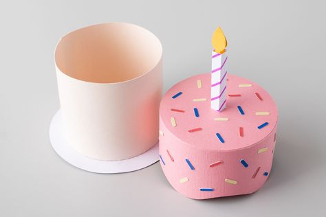 Happy Birthday Presents Ideas Diy Gifts, Diy Cake Box Ideas, Cardboard Cake Diy, Birthday Cake Paper Craft, Carton Cake Ideas, Cake Gift Box Ideas, Paper Cake Diy, Diy Mini Cake, Cake Paper Craft