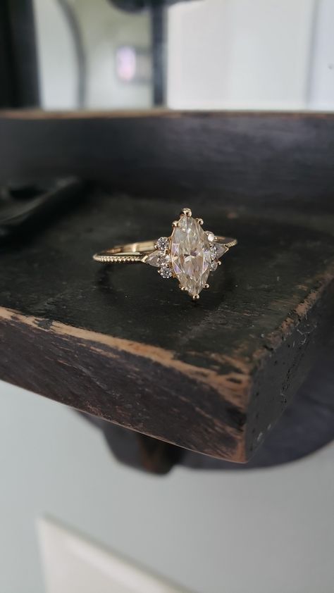 Antique Inspired Engagement Rings, Oregon Photography, Future Wedding Plans, Oregon Wedding, Green Wedding Shoes, Antique Inspiration, Classic Ring, Messy Hairstyles, Ring Wedding