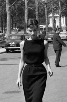 Audrey Hepburn Style Outfits, Audrey Hepburn Outfit, Wedding Dress Black, Audrey Hepburn Style, Hepburn Style, Look Retro, Stil Elegant, Outfit Trends, Stevie Nicks