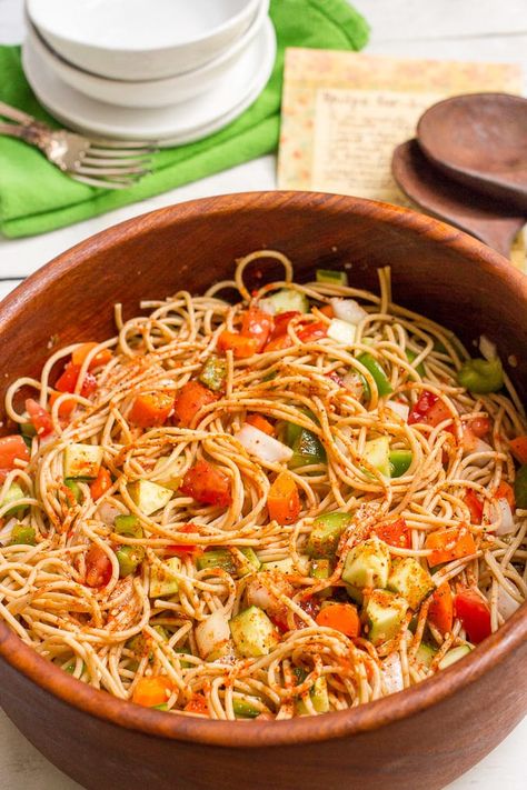 Classic spaghetti salad recipe with tomatoes, cucumber, green pepper, carrots and Italian dressing is a great summer side dish and perfect for sharing! #spaghetti #salad #summersalad #pastasalad #easyrecipe Salad With Spaghetti Noodles, Pasta Salad With Spaghetti Noodles, Easy Homemade Italian Dressing, Cold Spaghetti Salad, Spaghetti Pasta Salad, Spaghetti Salad, Spaghetti Noodles, Summer Side Dishes, Pasta Salads