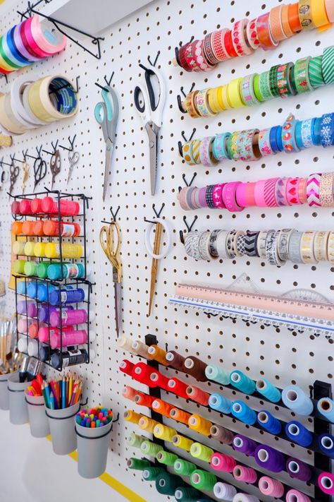 Diy Shop Decoration Ideas, Craft Room Accessories, Sewing Store Design, Craft Room Accent Wall Ideas, Craft Room Ribbon Storage, Craftroom Pegboard Organization, Peg Board Embroidery Organization, Craft Shop Ideas, Sewing Wall Organizer