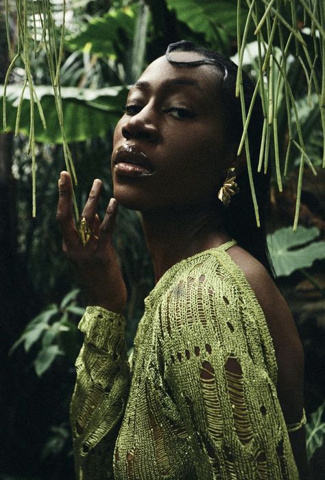 Mother Nature Photoshoot Black Women, Forest Aesthetic Photoshoot, Earthy Photoshoot Black Women, Jungle Portrait, Greenery Photoshoot, African Editorial, Earthy Photography, Plant Photoshoot, Jungle Woman