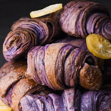 Add a little color to your next bake. These blueberry infused croissants make for the perfect Spring treat. Blueberry Croissant, Mini Croissant, Pane Dolce, Spring Treats, Croissant Recipe, Blueberry Jam, Crumpets, So Yummy, Bread Rolls