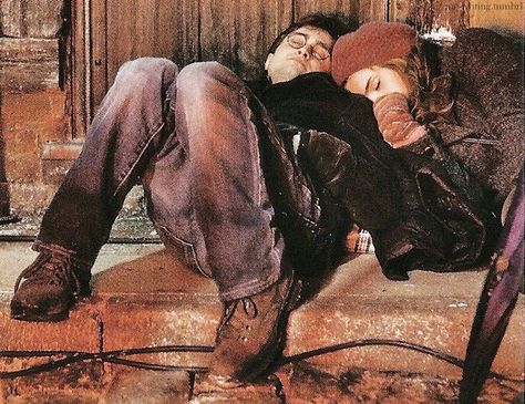 Emma Watson and Daniel Radcliffe asleep on set. Emma And Daniel, Harry Potter 3, The Golden Trio, Deathly Hallows Part 1, Harry Porter, Harry And Hermione, Pictures Of Me, Buku Harry Potter, Close To Me