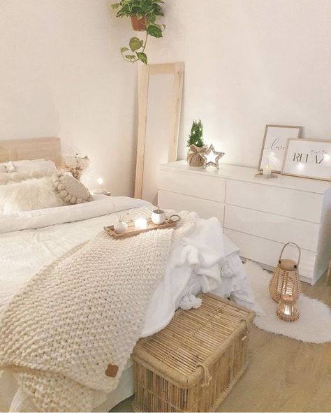 Christian Bedroom, Bedroom Nordic Style, Bedroom Ideas For Small Rooms Cozy, Beige Room, Luxury Room Bedroom, Comfy Bedroom, Pinterest Room Decor, Redecorate Bedroom, Cozy Room Decor