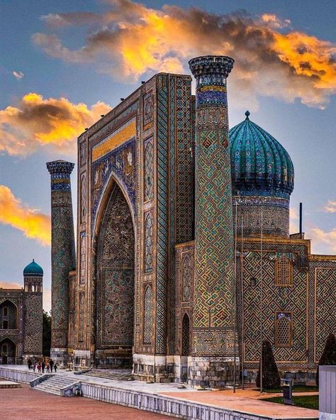 Uzbekistan Architecture, Afghani Culture, Uzbekistan Samarkand, Afghanistan Culture, Samarkand Uzbekistan, Bucket List Travel, Iranian Architecture, Mosque Design, China City