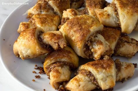 Classic Flaky Rugelach Dessert Recipe Cinnamon Rugelach Recipe, Ruggaleh Recipe, Apricot Rugelach Recipe, Rugalech Recipes, Jewish Desserts, Rugelach Cookies, Rugelach Recipe, Flaky Crust, Egg Yolks