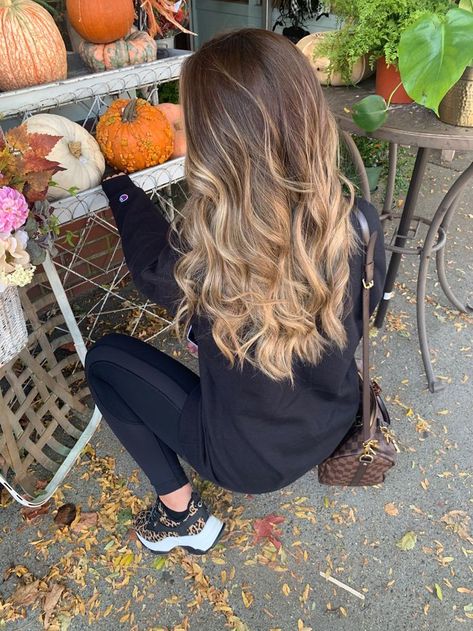 Balyage Long Hair, Rambut Brunette, Brown Hair Inspo, Ombre Hair Blonde, Brunette Balayage, Brunette Hair With Highlights, Fall Hair Color For Brunettes, Happy Nails, Brown Hair With Blonde Highlights