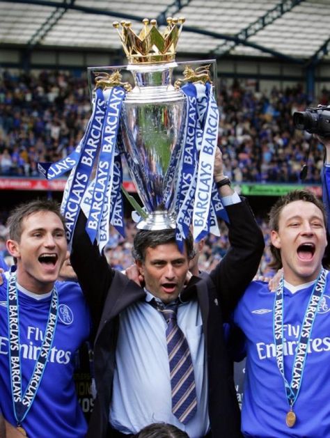 ~ Frank Lampard, Jose Mourinho and John Terry winning the Barclays Premier League ~ Chelsea Football Team, Chelsea Wallpapers, John Terry, British Football, Chelsea Players, Club Chelsea, Frank Lampard, Chelsea Fans, Football Manager