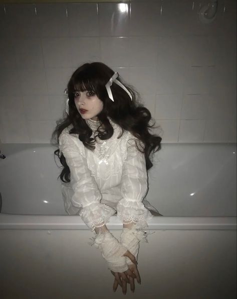 Creepy Doll Aesthetic, Porcelain Doll Aesthetic, Creepy Cute Aesthetic, Human Doll, White Goth, Doll Aesthetic, Haunted Dolls, Living Dolls, Doll Costume