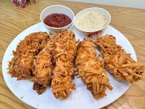 #threadchicken Make a delicious crispy thread chicken at home with homemade sauce😋 Thread Chicken, Chicken Strip Recipes, Crispy Chicken Recipes, Homemade Sauce, Crispy Chicken, Iftar, Chicken Recipe, Food To Make, Chicken Recipes