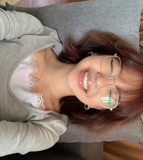 abiibondoc Glasses Frames For Asian Women Round Face, Cute Poses With Glasses, Big Glasses Frames For Women, Metal Glasses Aesthetic, Circle Glasses Aesthetic Girl, Aesthetic Glasses Frames For Round Face, Gold Glasses Outfit, Cute Glasses For Round Face, Women With Glasses Aesthetic