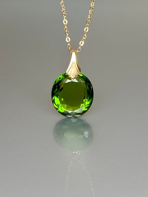 14K Gold Peridot Necklace Peridot Pendant Minimalist - Etsy Australia Long Stone Necklace, Honeycomb Necklace, Hexagon Necklace, Pendant Minimalist, Moon Phases Necklace, Peridot Jewelry, Peridot Pendant, Peridot Necklace, Beautiful Stones