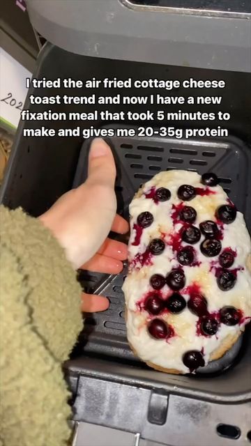 Bread With Cottage Cheese, Cottage Cheese And Fruit, Cottage Cheese Recipes Healthy, Fruit Topping, Cheese And Fruit, Protein Meal Prep, High Protein Meal, High Protein Meal Prep, Fruit Toppings