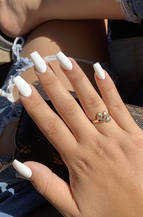 White Nails White Design, Medium Coffin White Nails, Coffin Shaped White Nails, Coffin Shape White Nails, Medium Length Coffin Acrylic Nails White, Medium Square White Nails, Straight White Nails, White Nails Astethic, Plan White Nails