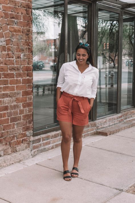 Linen Shorts Plus Size, Linen Shorts Outfit Plus Size, High Waist Shorts Outfit, Plus Size Shorts Outfit, Linen Shorts Outfit, Button Down Outfit, Simple Spring Outfits, Tie Waist Shorts, Mid Size Fashion