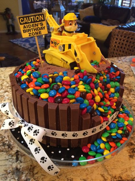 Rubble Birthday Cake, Paw Patrol Ideas, Snowflake Wedding Cake, Paw Patrol Birthday Decorations, 4de Verjaardag, Birthday Decoration Ideas, Kitkat Cake, Paw Patrol Birthday Cake, Construction Cake