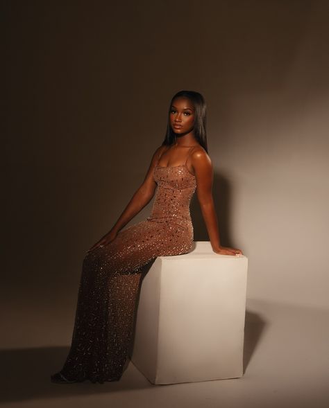 🤎🤍🤎🤍🤎 Brown And White Photoshoot, Birthday Photoshoot Ideas Brown Theme, Elegant Dresses Classy Black Women, Birthday Dress For Black Women, Miss Black And Gold Pageant, Sophisticated Birthday Photoshoot, 24 Birthday Outfit Ideas For Black Women, Mini Dress Photoshoot Ideas, Classy Photoshoot Poses