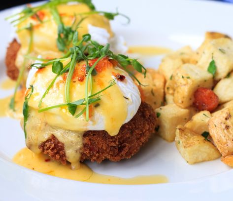 Crab Cake Benedict, Easy Eggs Benedict, Eggs Benny, Eggs Benedict Recipe, Egg Benedict, Nursing Cake, Mexican Breakfast Recipes, Crab Cake, French Toast Bake