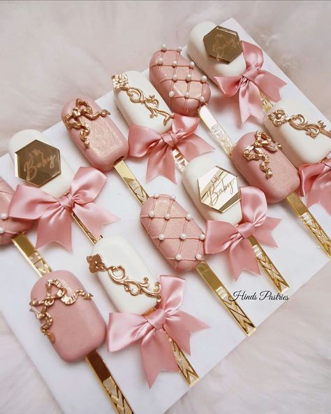 Hinds Pastries on Instagram: “My little jewelleries🎀😅 #babyshowercakeideas #babyshowercake #ohbabycake #ohitsperfect #cakeworld #cakesofig #cakeinstagram #cakery…” Mothers Day Cakesicles, Cake Cycles, Elegant Cake Pops, Popsicles Cake, Amazing Food Platters, Cake Pop Designs, Baking Treats, Cake Pop Decorating, Wedding Cake Pops