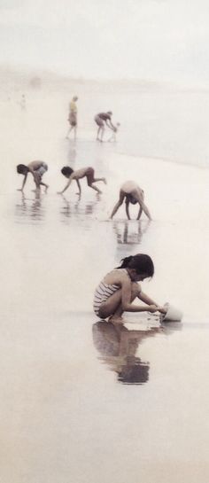 - Children Playing Photography, Children Playing, Photography Beach, Foto Art, Beach Kids, Beach Combing, The Sand, Children Photography, Beach Life