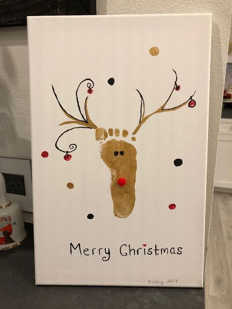 Foot Reindeer Craft, Reindeer Baby Footprint, Baby Christmas Canvas Art, Hand And Foot Christmas Crafts, Rudolph Footprint Craft, Toddler Christmas Canvas Art, Baby Feet Painting Ideas Christmas, Reindeer Footprint Craft, Christmas Art For Babies