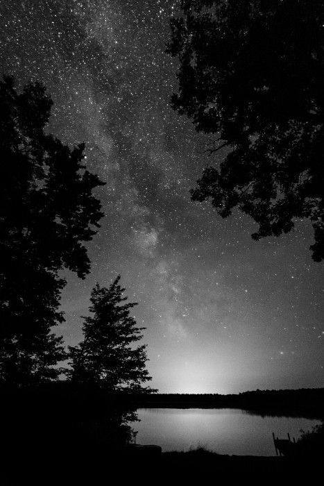 Black And White Photo Wall, Popular Photography, Image Nature, Black And White Landscape, Black N White Images, Black Aesthetic Wallpaper, Black And White Aesthetic, Black And White Portraits, The Night Sky