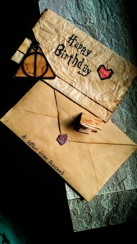 Harry Potter Gifts Diy Homemade, Harry Potter Theme Birthday Card, Harry Potter Paper Crafts Diy, Birthday Card Ideas Harry Potter, Harry Potter Themed Gifts Diy, Harry Potter Thank You, Harry Potter Themed Presents, Harry Potter Theme Gifts, Harry Potter Gifts For Adults