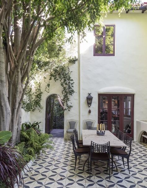 Tiled courtyard by landscape designer Matthew Brown in Los Feliz. Modern Mediterranean Backyard, Mediterranean Backyard, Luxury Garden, Mediterranean Homes, Outdoor Tiles, Courtyard Garden, Outdoor Dining Area, Spanish Style, Outdoor Rooms